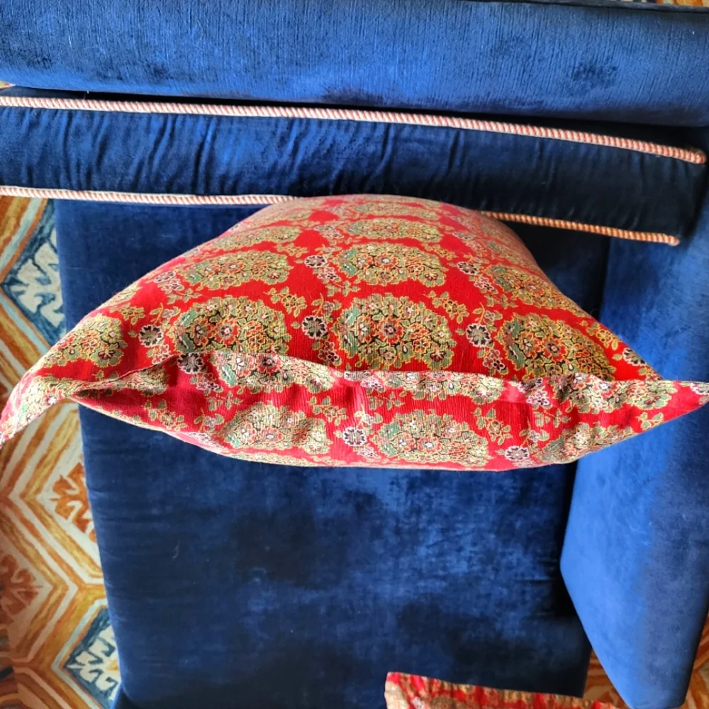 Pottery Barn Pair (2) Greta Bhotah Red Paisley Stand. Pillow Shams 85% Linen